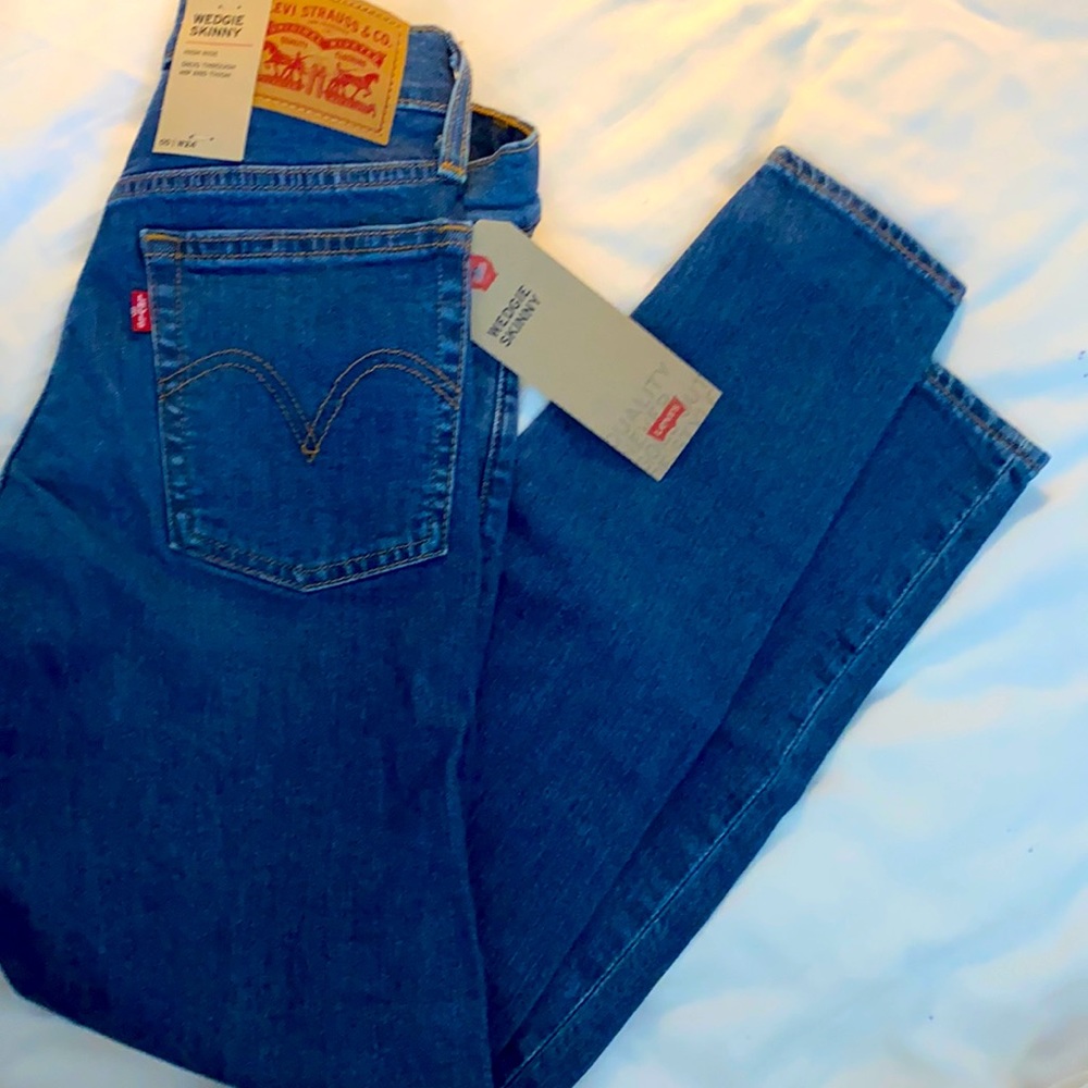 Levi Wedgie Skinny Jean